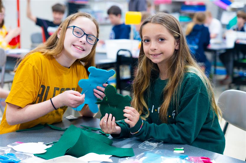 Fifth graders at Pearre Creek learn how to sew